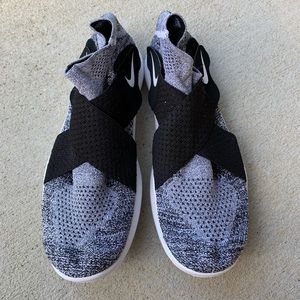 Nike tennis shoes - great condition!